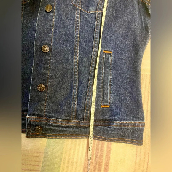 Old navy denim jacket with a handma art on a back - Picture 6 of 6